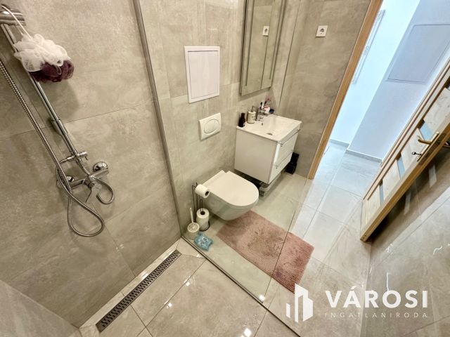 Szerpentin út felső részén felújított lakás eladó!