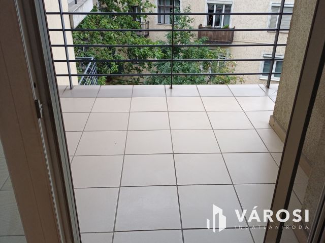 Otthonos  lakás kiadó  a XIII. kerületben, Parkolóval