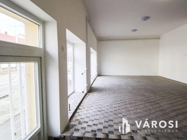 Földszinti társasházi lakás