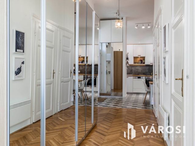 Napfényes családi otthon Újlipótvárosban a Gogol utcában