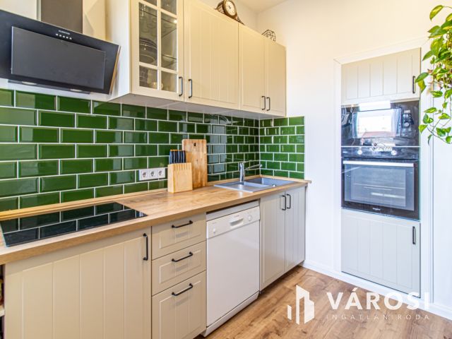 Napfényes és stílusos lakás a Belgrád rakparton