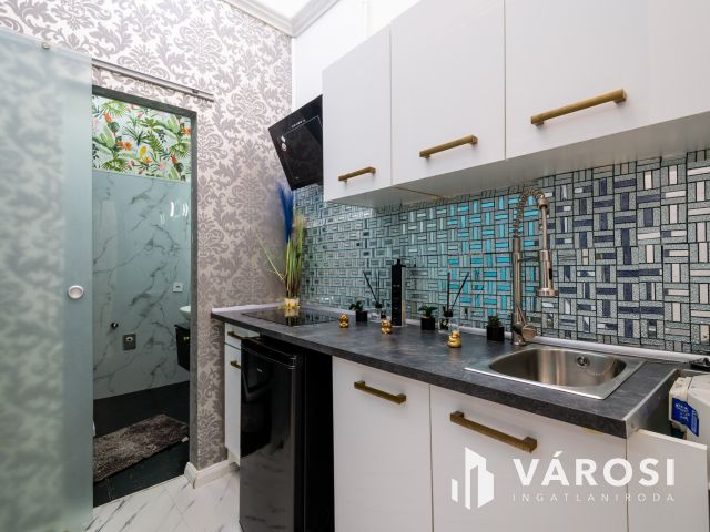 Befektetésnek ideális lakás a 6. kerület szívében