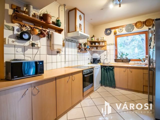 Felújított 5 szobás családi ház + 1 kislakás