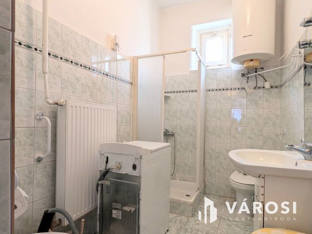 Kádár kocka típusú ház kedvelt környéken!