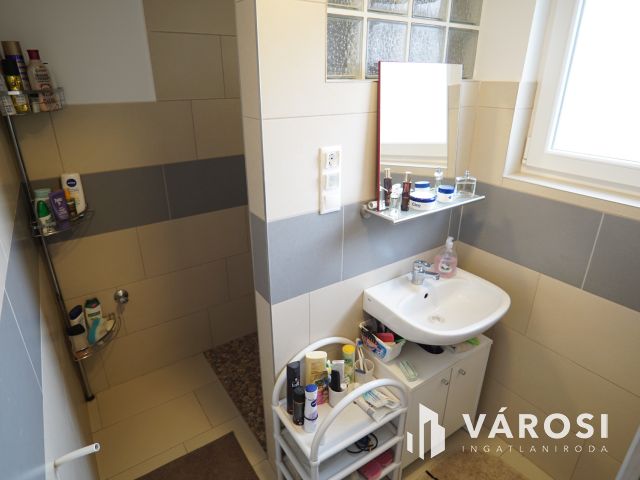 Fonyódligeten, felújított kis Nyaraló