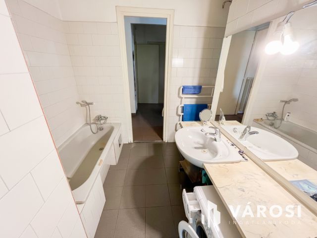 Több lakásra bontható szenzációs elhelyezkedéssel!