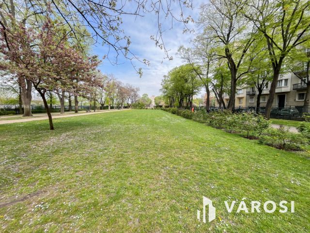 Több lakásra bontható szenzációs elhelyezkedéssel!