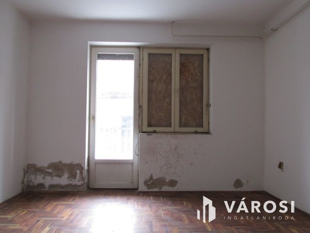 Kétszintes családi ház Dejtár központjához közel