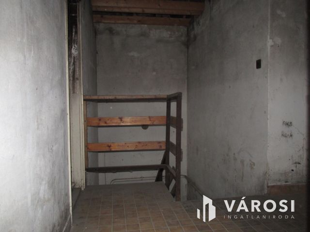 Kétszintes családi ház Dejtár központjához közel