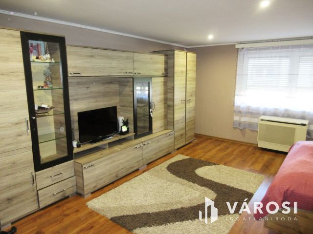 Orosházi részlegesen felújított családi ház