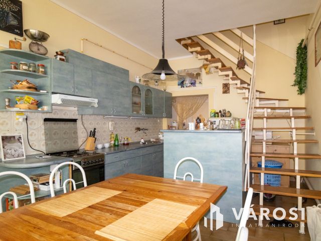 Kétszintes ötszobás-tégla falazatú családi ház Jamina elején