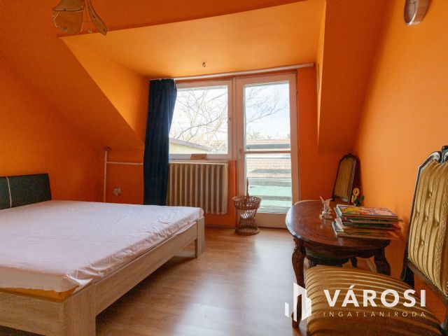 Kétszintes ötszobás-tégla falazatú családi ház Jamina elején