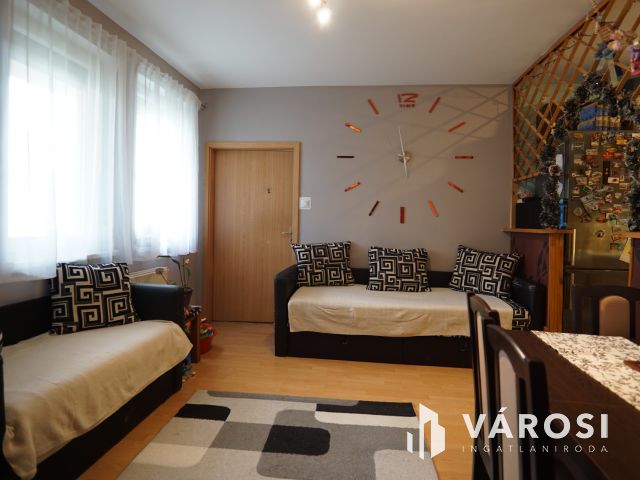 Északkeleti városrészben, földszinti eladó lakás!