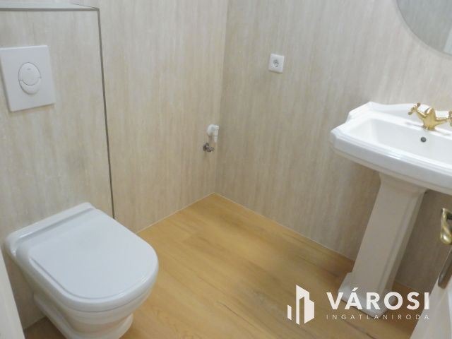 Egyedi,modern,jó hangulatú kis lakás remek árban eladó.