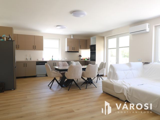 Kulcsrakész ,új építésű,költözhető,25 KW tárolóval.