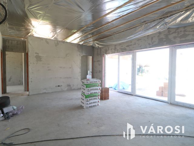 Kulcsrakész családi ház, 10 éves szaldó elszámolással.