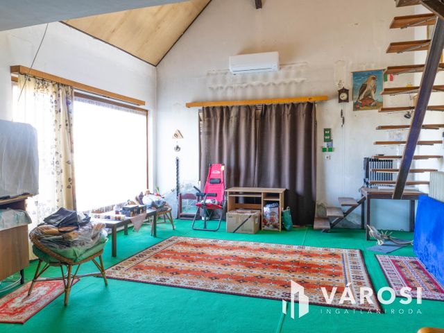 Napfényes otthon Pécelen, hatalmas alagsorral