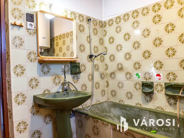 Napfényes otthon Pécelen, hatalmas alagsorral