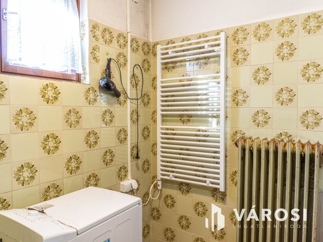 Napfényes otthon Pécelen, hatalmas alagsorral