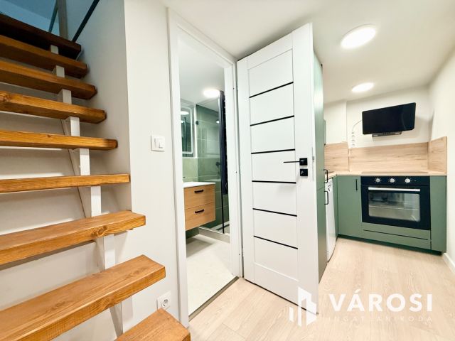 Felújított, berendezett lakás a Palotanegyedben eladó