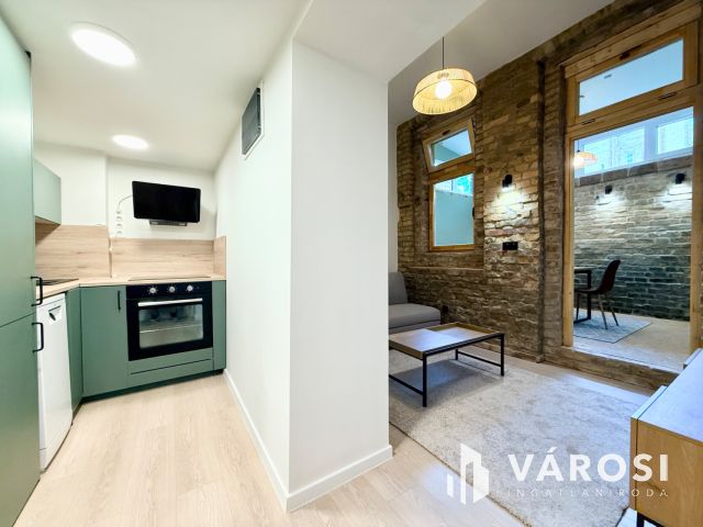 Felújított, berendezett lakás a Palotanegyedben eladó