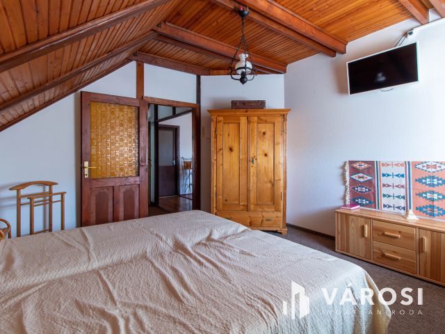 Csendes, korszerű családi ház Bajnán