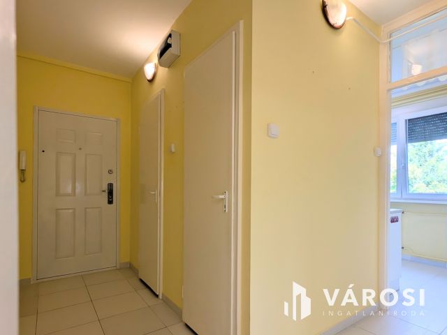 Napsütötte felújított lakás garázs opcióval!