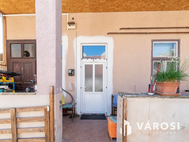 RÁKOSPALOTA 53 M² + KERT + PINCE – HÁZRÉSZ: 49,9 M FT!