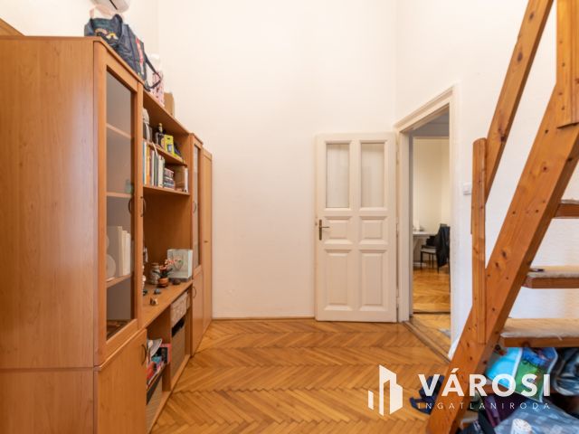 53 m², 4. emeleti, liftes lakás Operaház közvetlen közelében